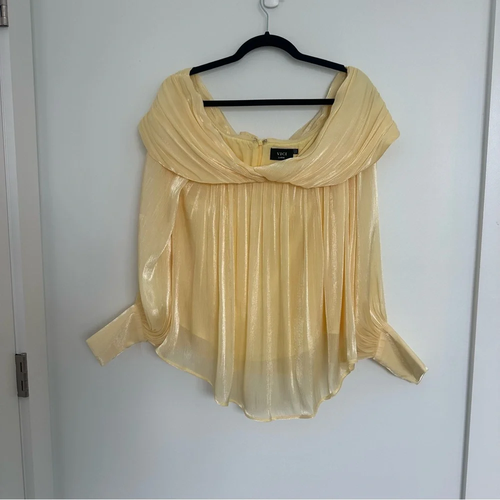 NWOT Vici Dellie Pleated Off The Shoulder Top - Picture 7 of 10